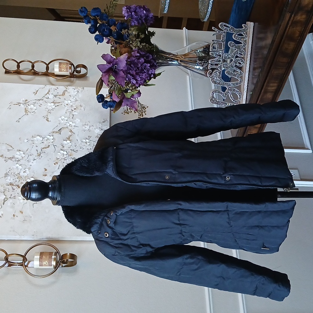Calvin Klein Women's Black Down Puffer Jacket. Size M - Picture 12 of 17